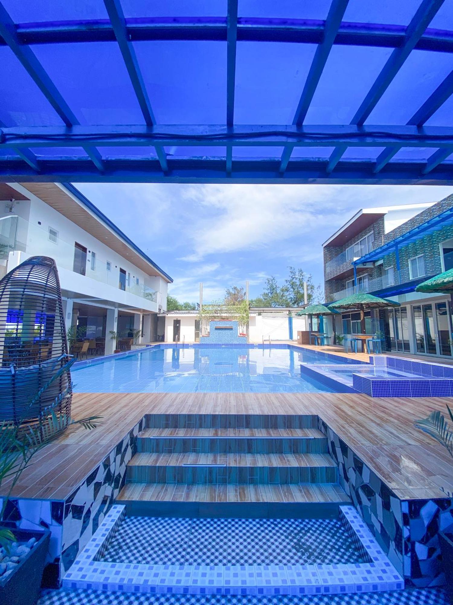 Q Beach Resort Cabangan Exteriör bild
